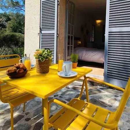 Дом отдыха Provencale Atypique A 5 M A Pied De La *