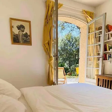Дом отдыха Provencale Atypique A 5 M A Pied De La