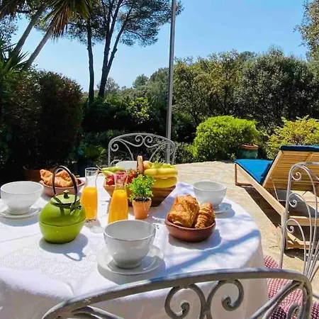 Дом отдыха Provencale Atypique A 5 M A Pied De La *