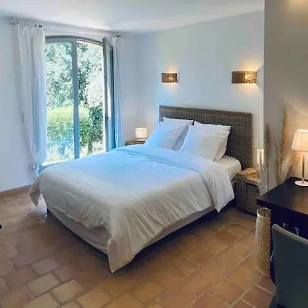 Дом отдыха Provencale Atypique A 5 M A Pied De La